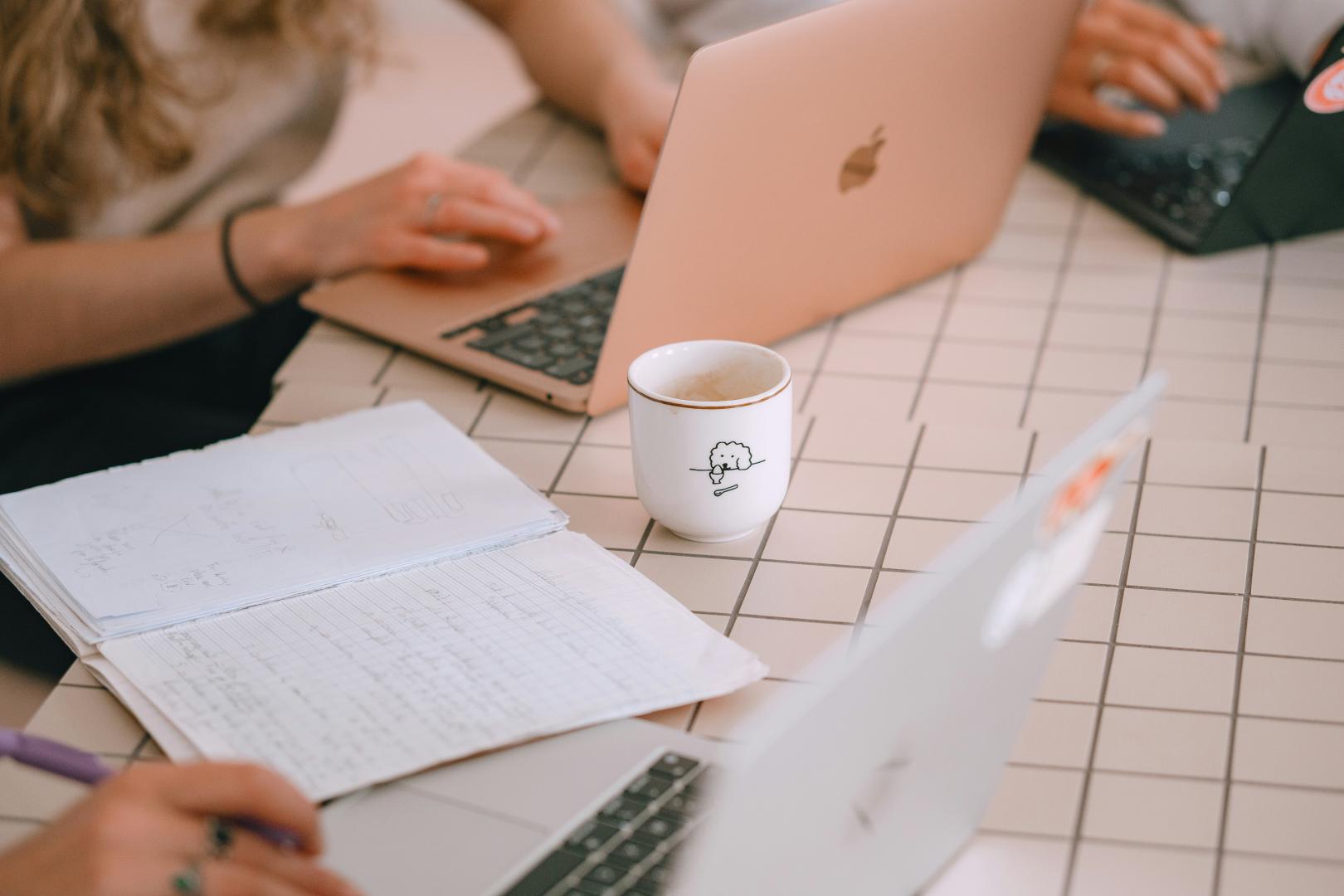 Agence WEBCOM 2020 - Veille & e-réputation